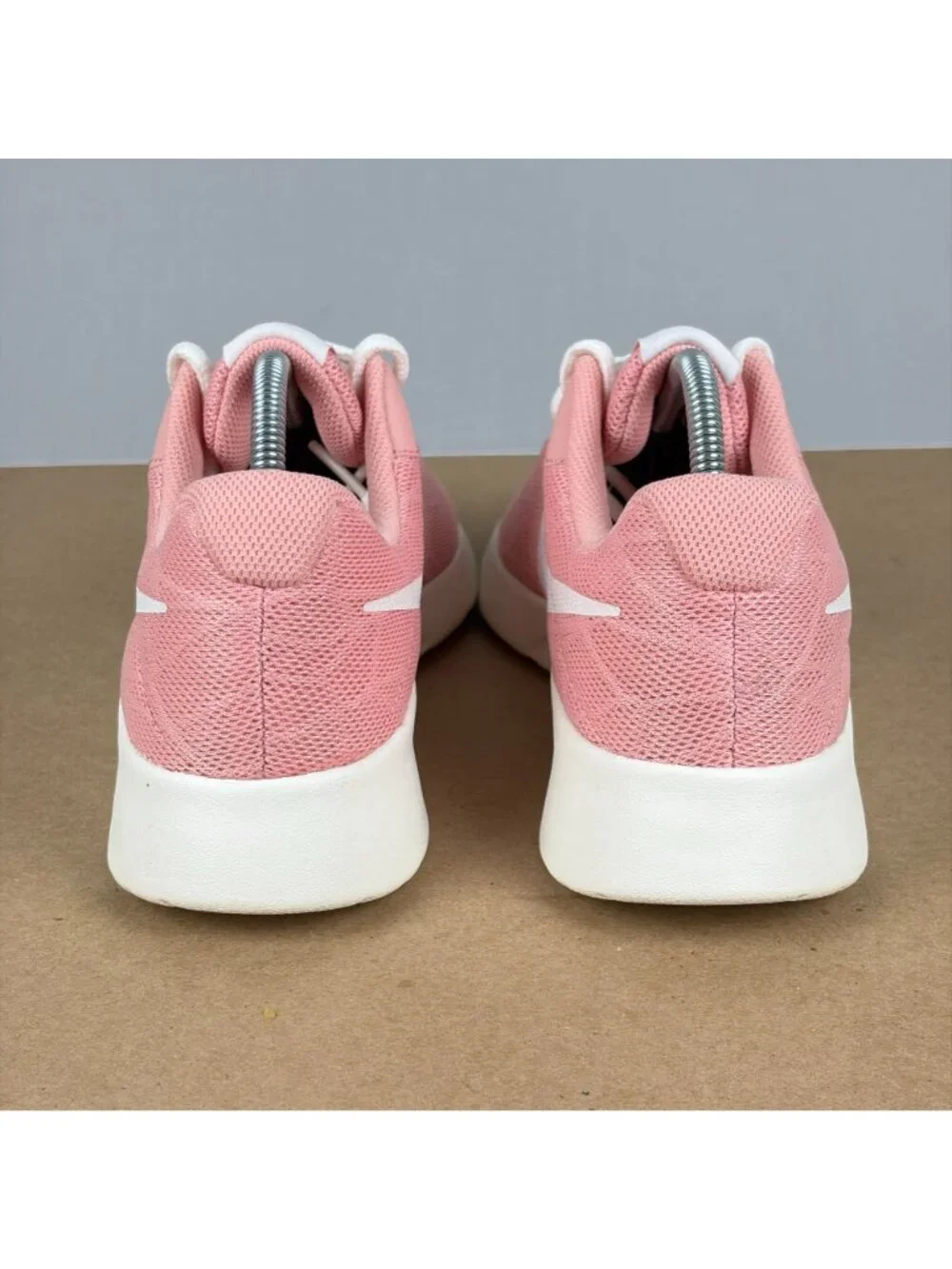 Nike Tanjun SE Coral Stardust Sail Athletic Shoes Womens 8.5 Pink White Low Top